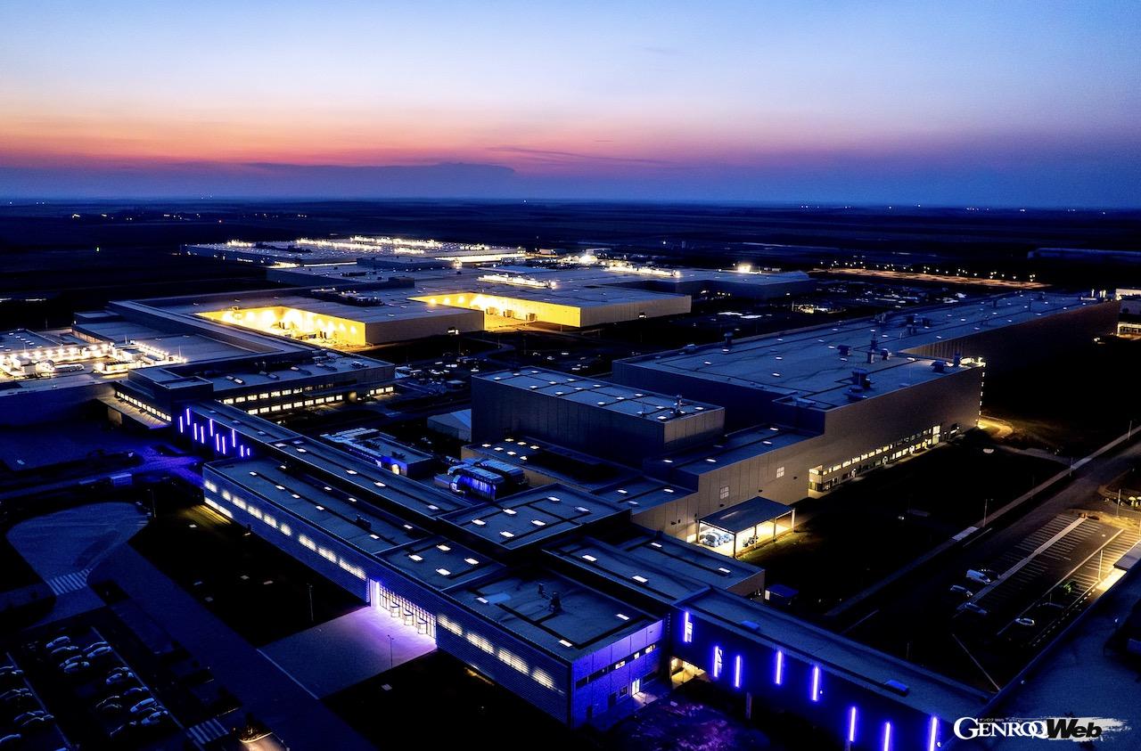 デブレツェンは、BMWグループ初、そして世界でも初の化石燃料以外のエネルギーのみで稼働する工場であり、本格稼働に向けて、様々なシミュレーションや検証作業が行われている。