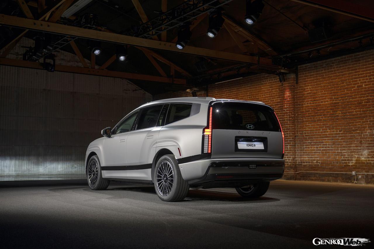新型フル電動SUV「ヒョンデ アイオニック 9」のエクステリア。