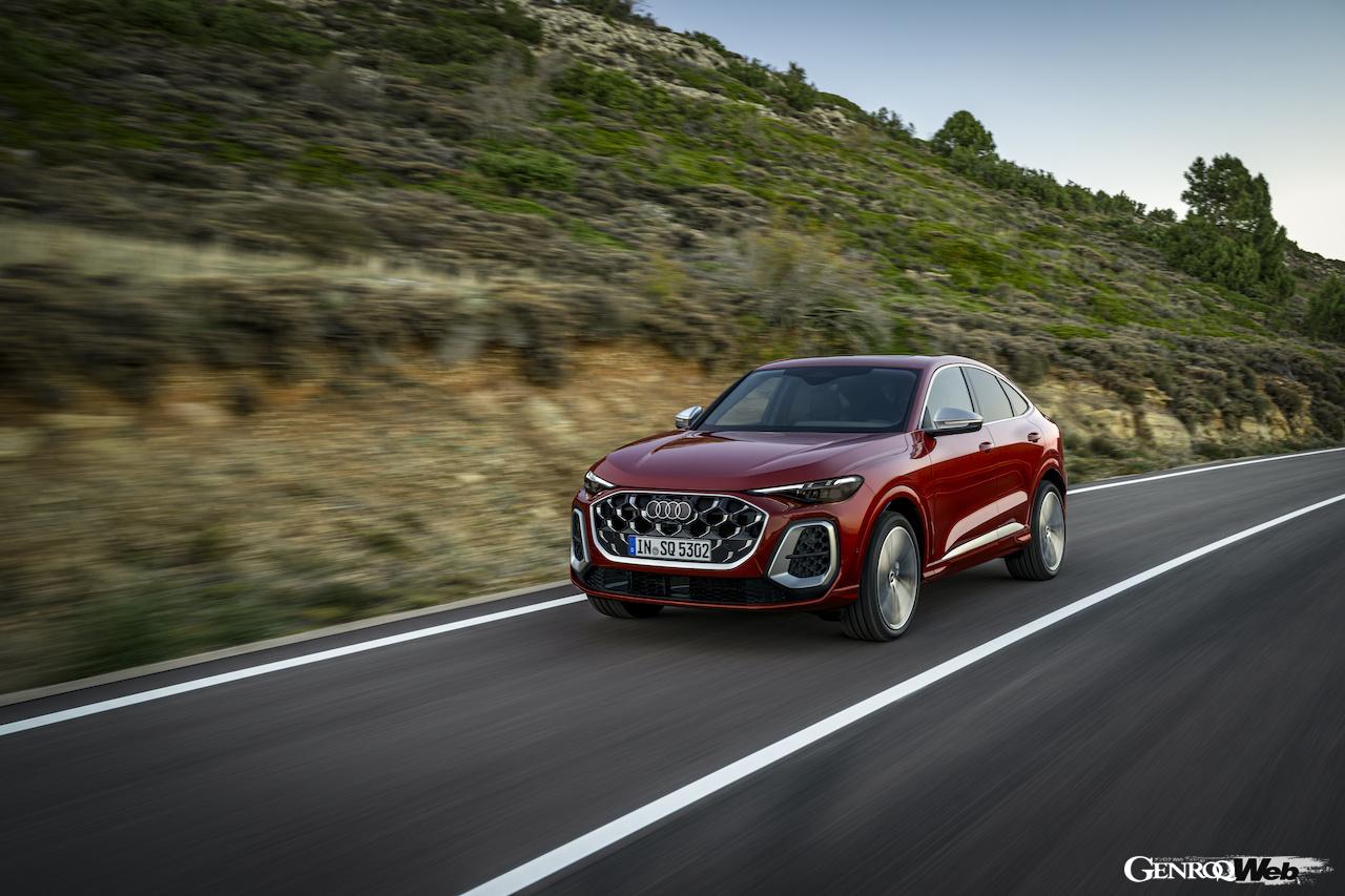 新型「アウディ SQ5 スポーツバック」の走行シーン。