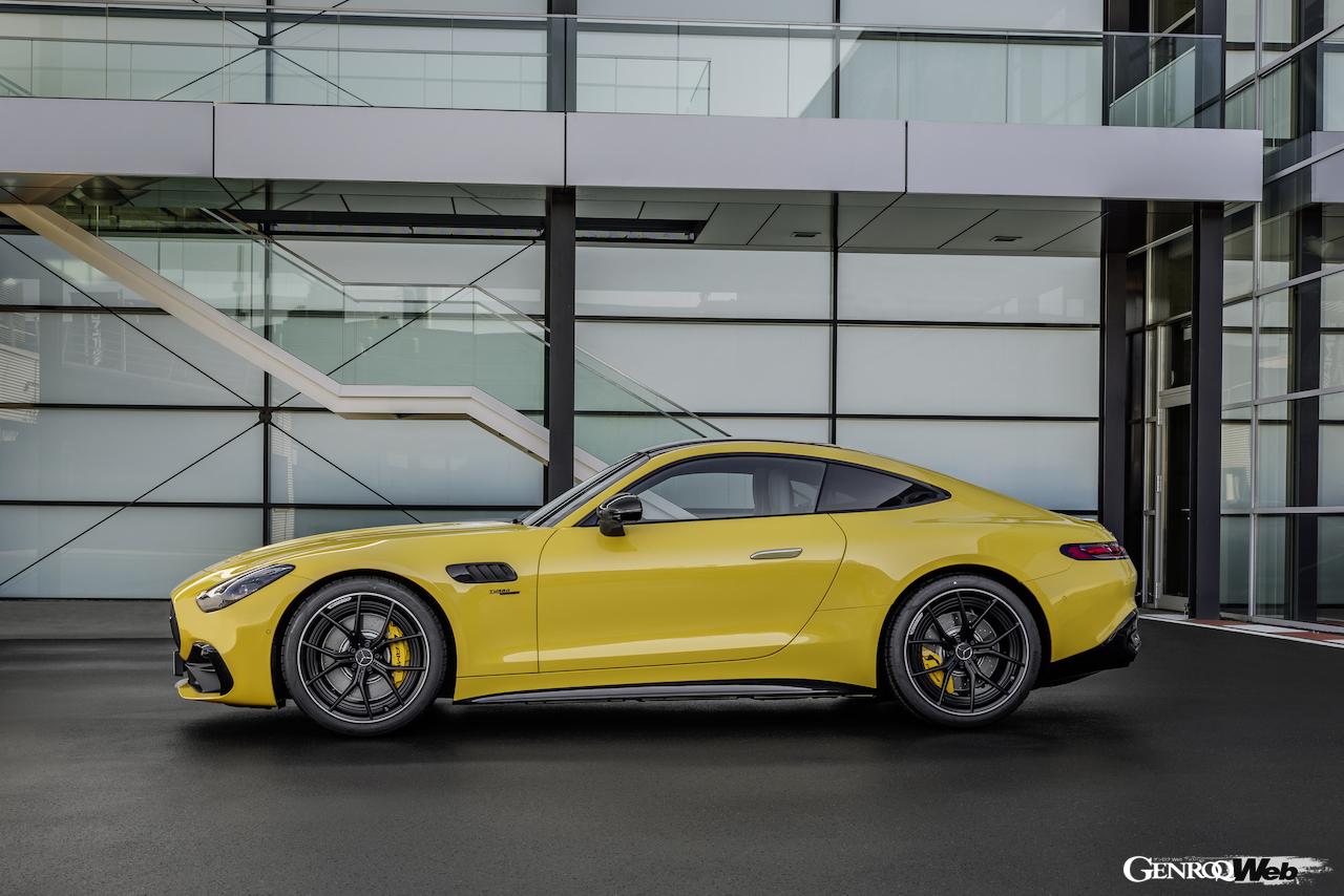 日本導入がスタートした「メルセデス AMG GT 43 クーペ」のエクステリア。