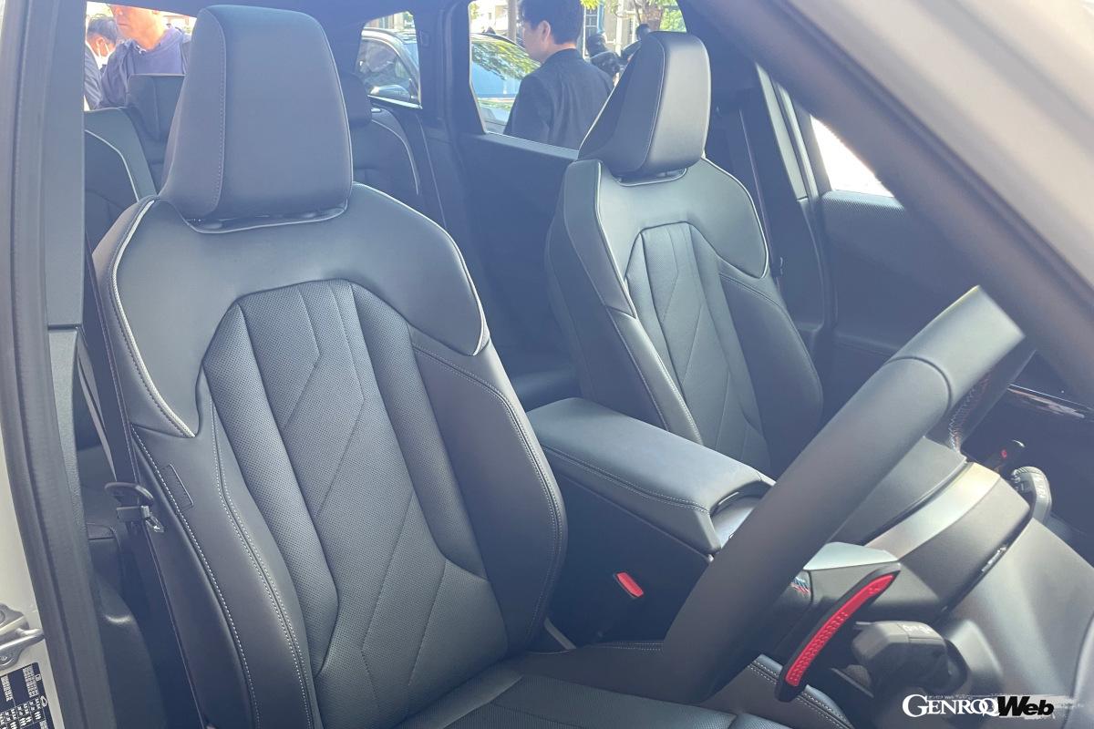 スポーツシートを装備するM50 xDrive。