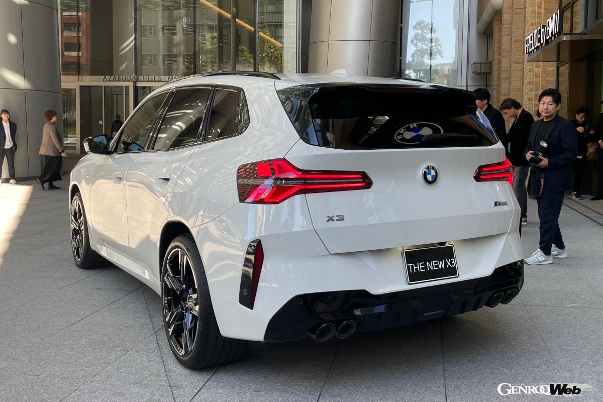 M50を名乗るに相応しい4本だしのエキゾーストパイプ。