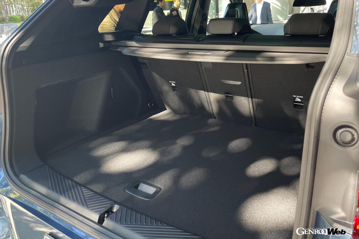 ラゲッジスペースは通常時の570L（先代比＋20L）から、リヤシートを折りたたむことで最大1700L（同＋100L）にまで拡大した。