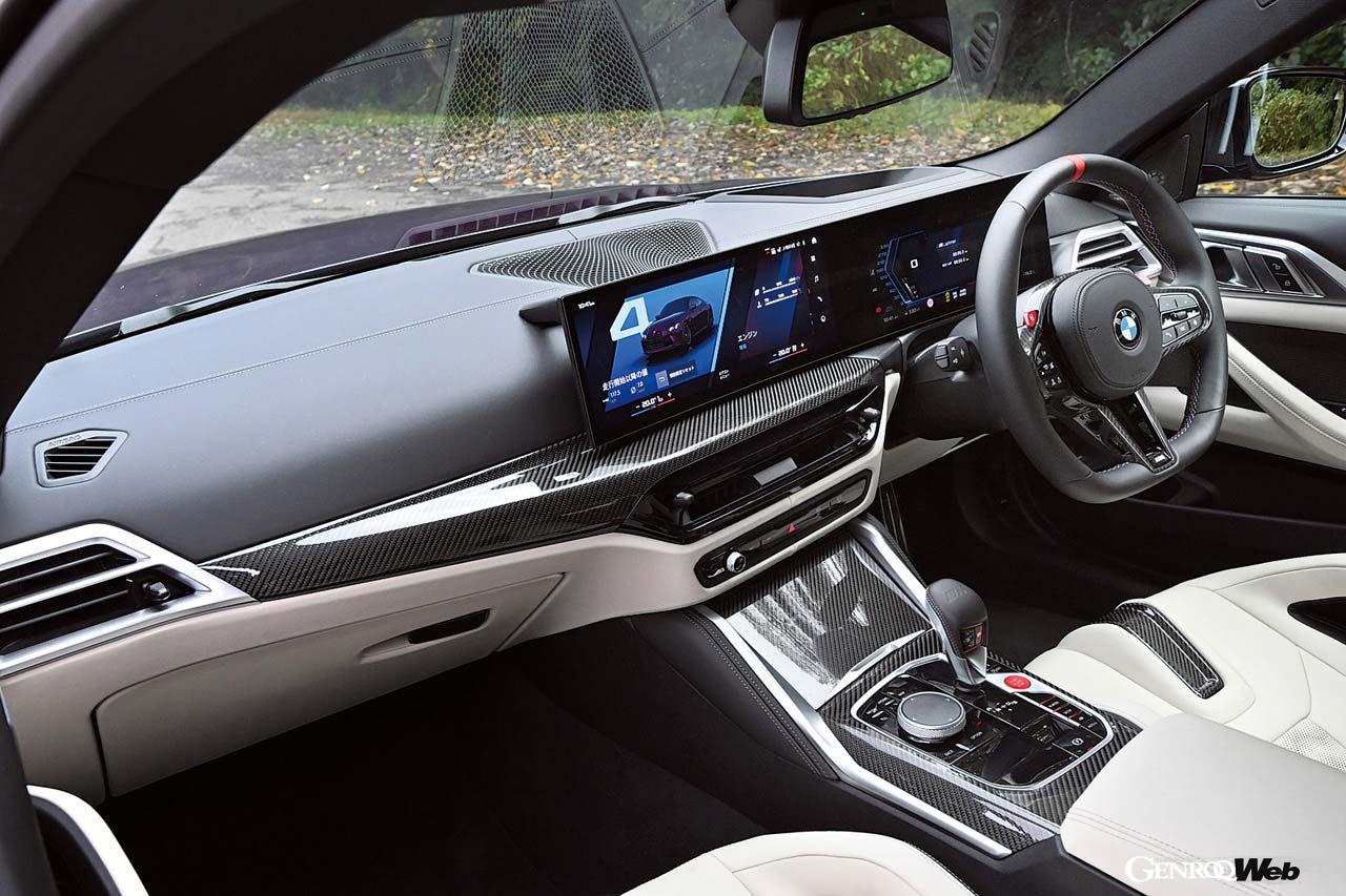 今年7月のマイナーチェンジで内外装がアップデートされたM4。インテリアではエアコン吹出口周辺のデザインが変更されている。試乗車はフルレザーのカーボンバケットシートをオプション装着。「Mドライブ・プロフェッショナル」は、ESCの作動をなんと10段階で調整できる（こちらもオプション）。
