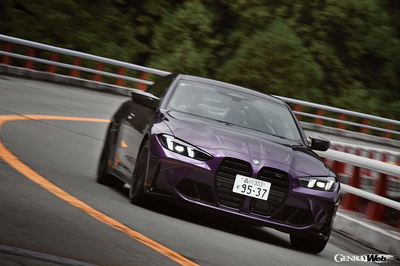 長らく後輪駆動にこだわってきたM4も今回のマイナーチェンジで全車AWDに（ただし2WDモードもあり）。ステアリングの操舵感が軽めでギヤ比がクイックなこともあり、ハンドリングはCLE 53に比較すると軽快感が顕著。