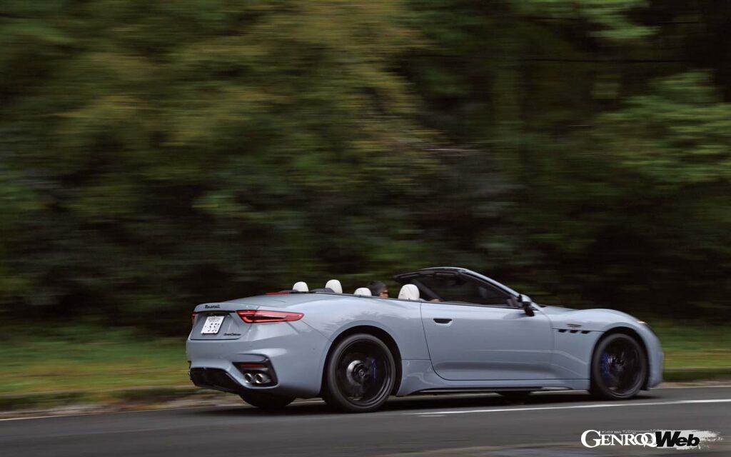 車重はクーペに比べ120kg増加しているが、少なくとも単独で走らせている限りそのネガを感じることはなかった。走行モードは「コンフォート」「GT」「スポーツ」「コルサ」の4種類。