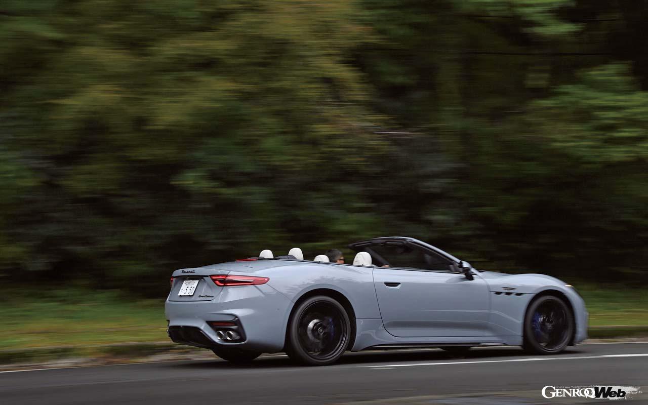 車重はクーペに比べ120kg増加しているが、少なくとも単独で走らせている限りそのネガを感じることはなかった。走行モードは「コンフォート」「GT」「スポーツ」「コルサ」の4種類。