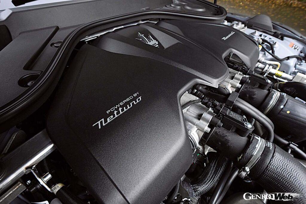 MC20に初搭載された3.0リッターV6ツインターボは、F1由来の技術であるプレチャンバー燃焼を行い、熱効率を高めた「ネットゥーノ」エンジン。トランスミッションはZF製の8速AT。