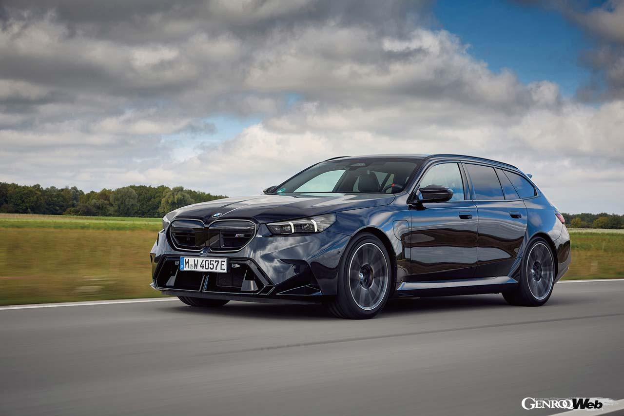 ついにPHVとなり、システムアウトプット727PS/1000Nmの大台に突入したM5にツーリングが追加された。快適性とM5同等の走行性能を併せ持つスーパーステーションワゴンの登場だ。