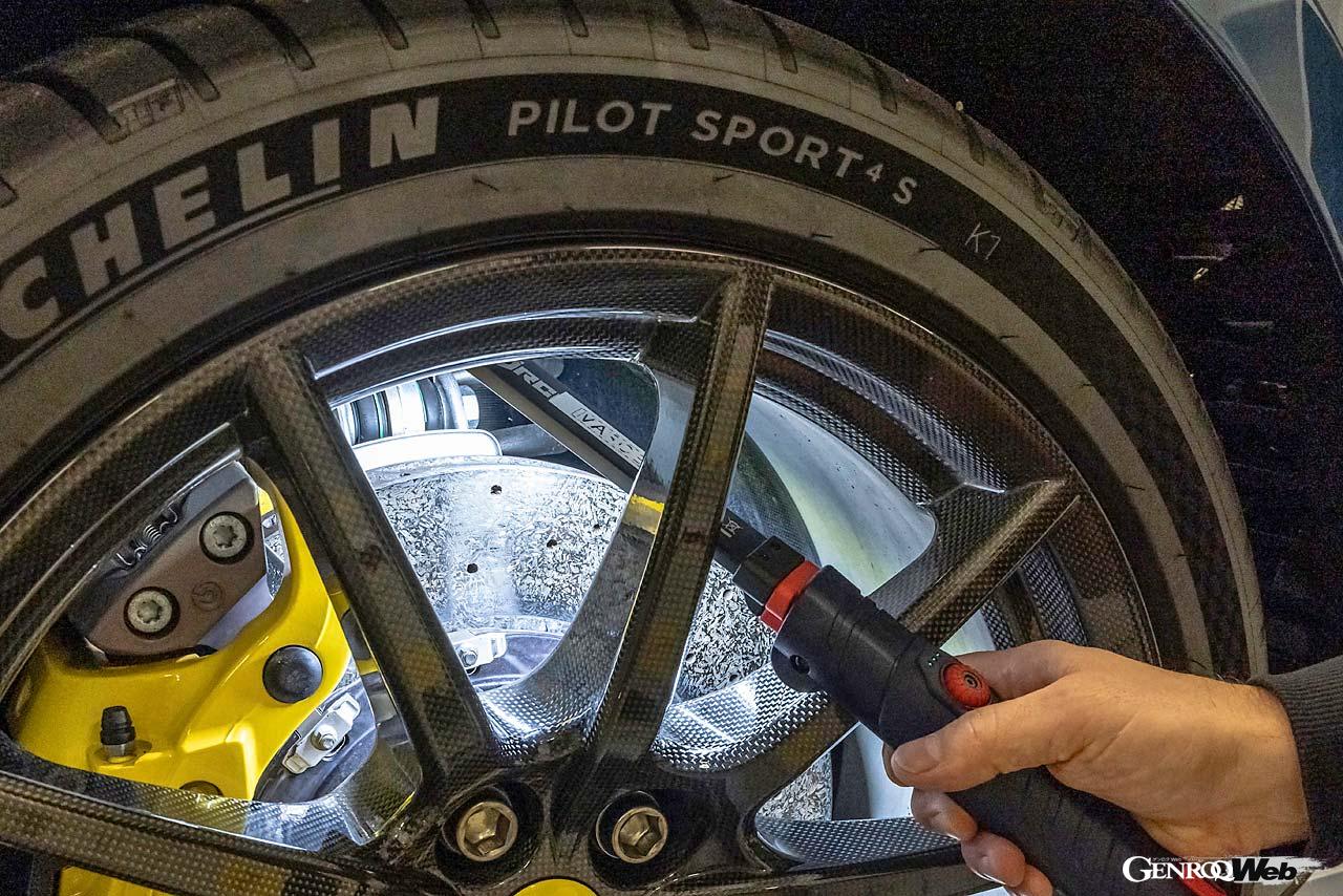 ワークショップでチェック作業のデモンストレーションが披露された。今回取材したのは201あるリストの一部だが、これをすべてこなすのに6〜7時間がかかるという。