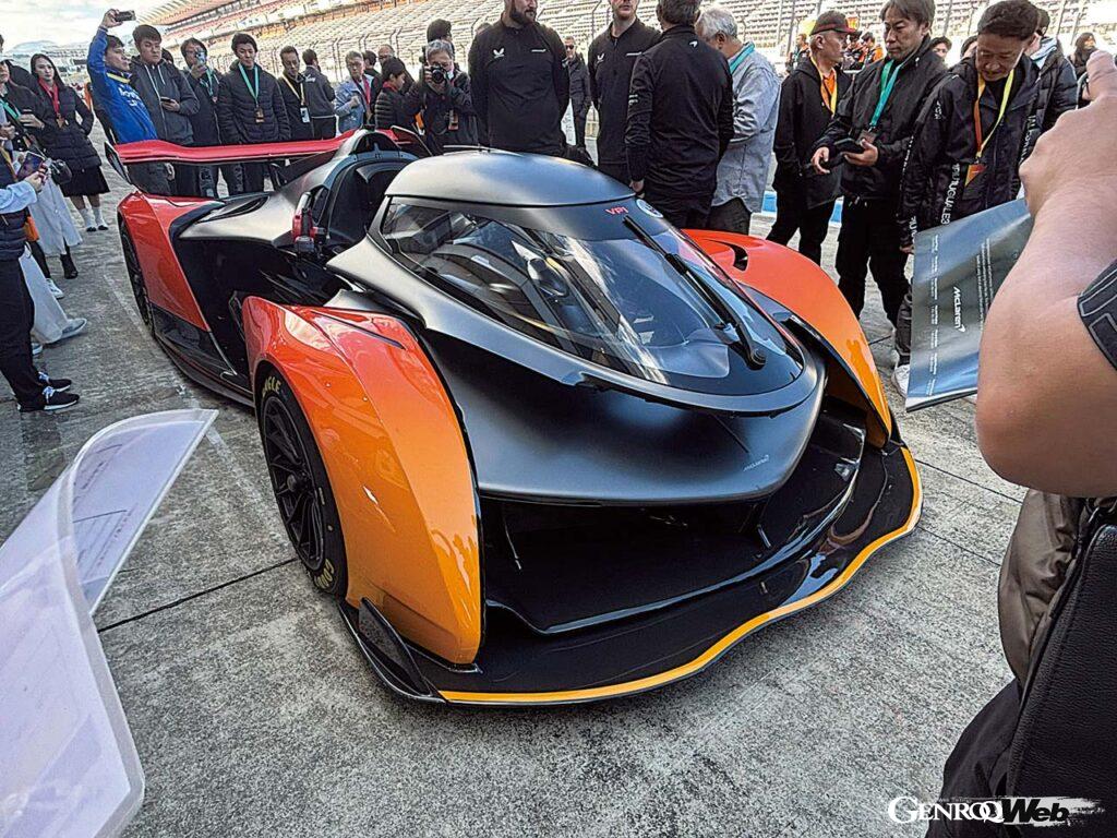 キャノピーとフェンダーカバーがなければ、ほぼF1マシンのような形状だ。