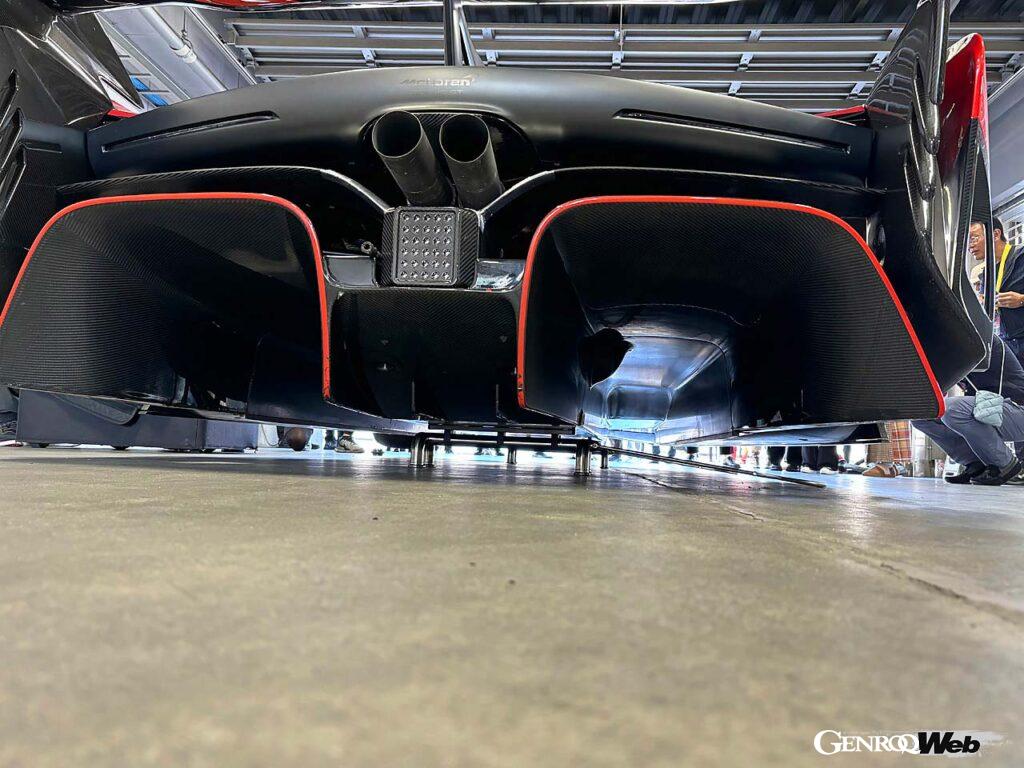 アンダーフロアのディフューザーはトンネルのような形状。全体のダウンフォースは1200kgになるという。