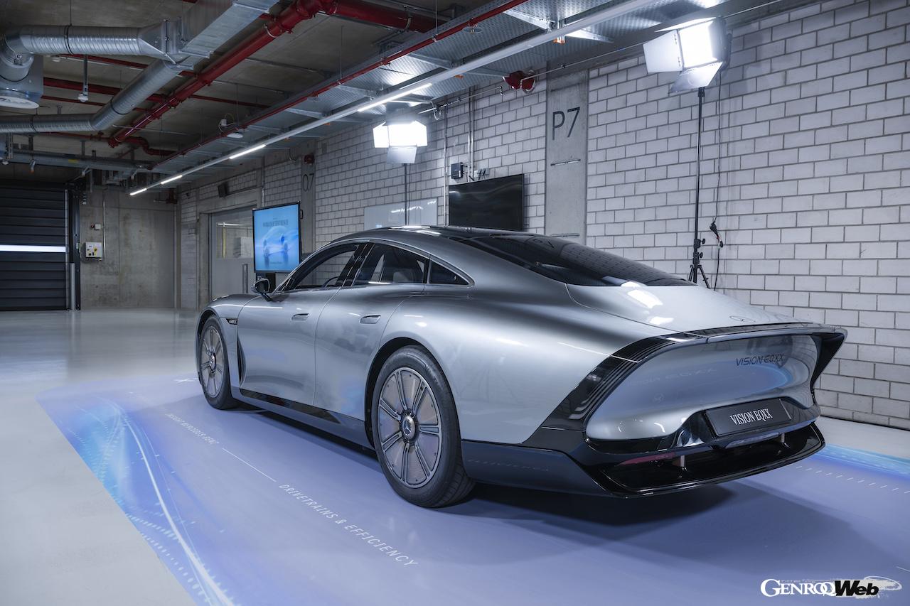 航続距離に特化したコンセプトカー「ヴィジョン EQXX」に搭載されていた、800Vシステムと、炭化ケイ素（SiC）インバーターも導入。