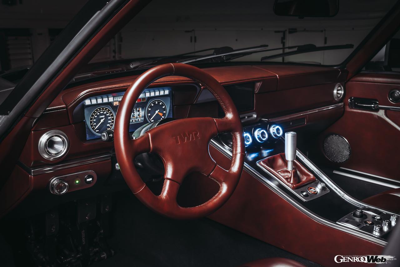 ジャガー XJSをベースとするレストモッド「TWR スーパーキャット」のコクピット。