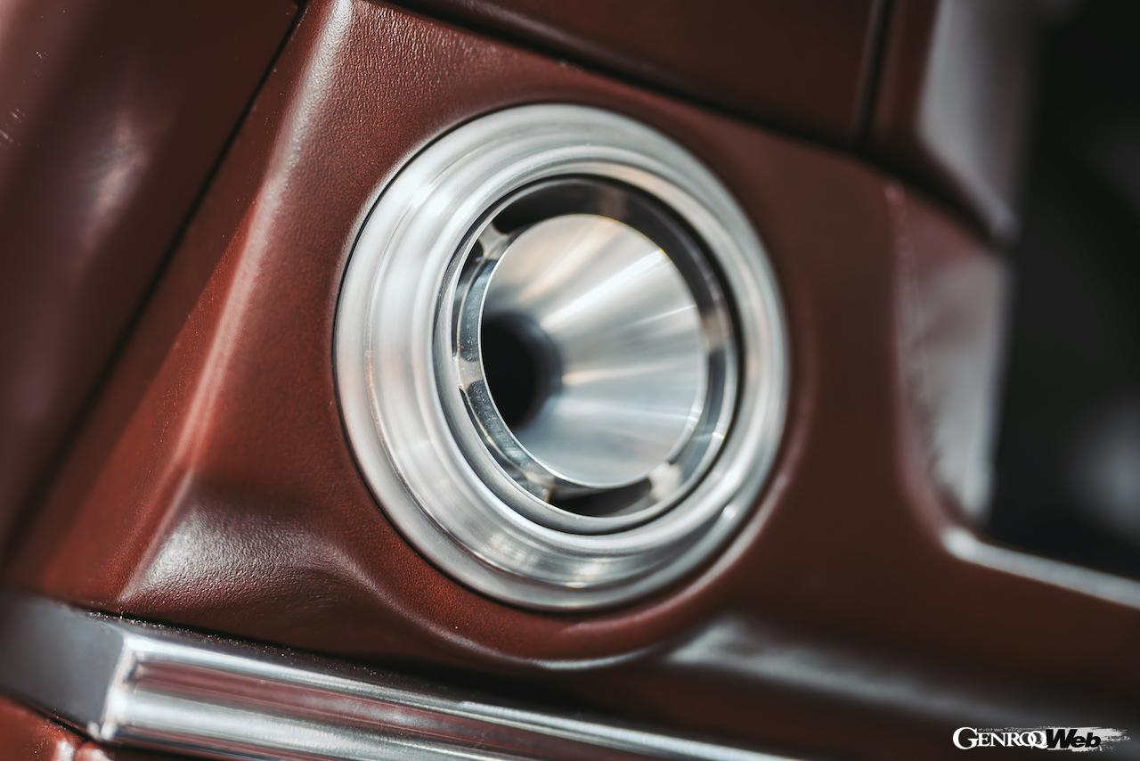 ジャガー XJSをベースとするレストモッド「TWR スーパーキャット」のインテリア。