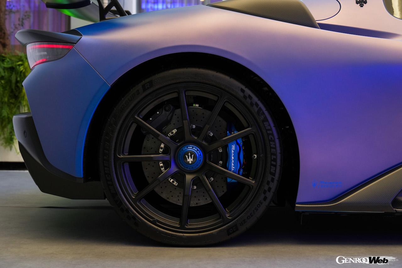 日本において初披露された、公道走行可能なレーシングカー「マセラティ GT2 ストラダーレ」。