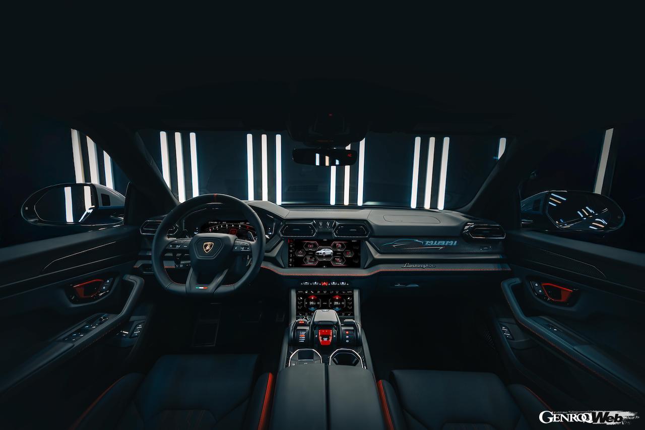 「ランボルギーニ マイアミ インスパイアード ウルス SE」のインテリア。