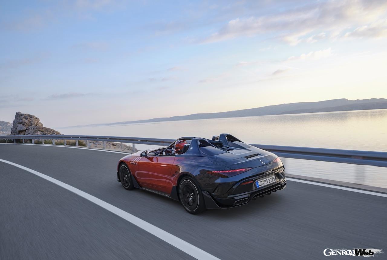 フルオープンバルケッタ「メルセデス AMG ピュアスピード」の走行シーン。