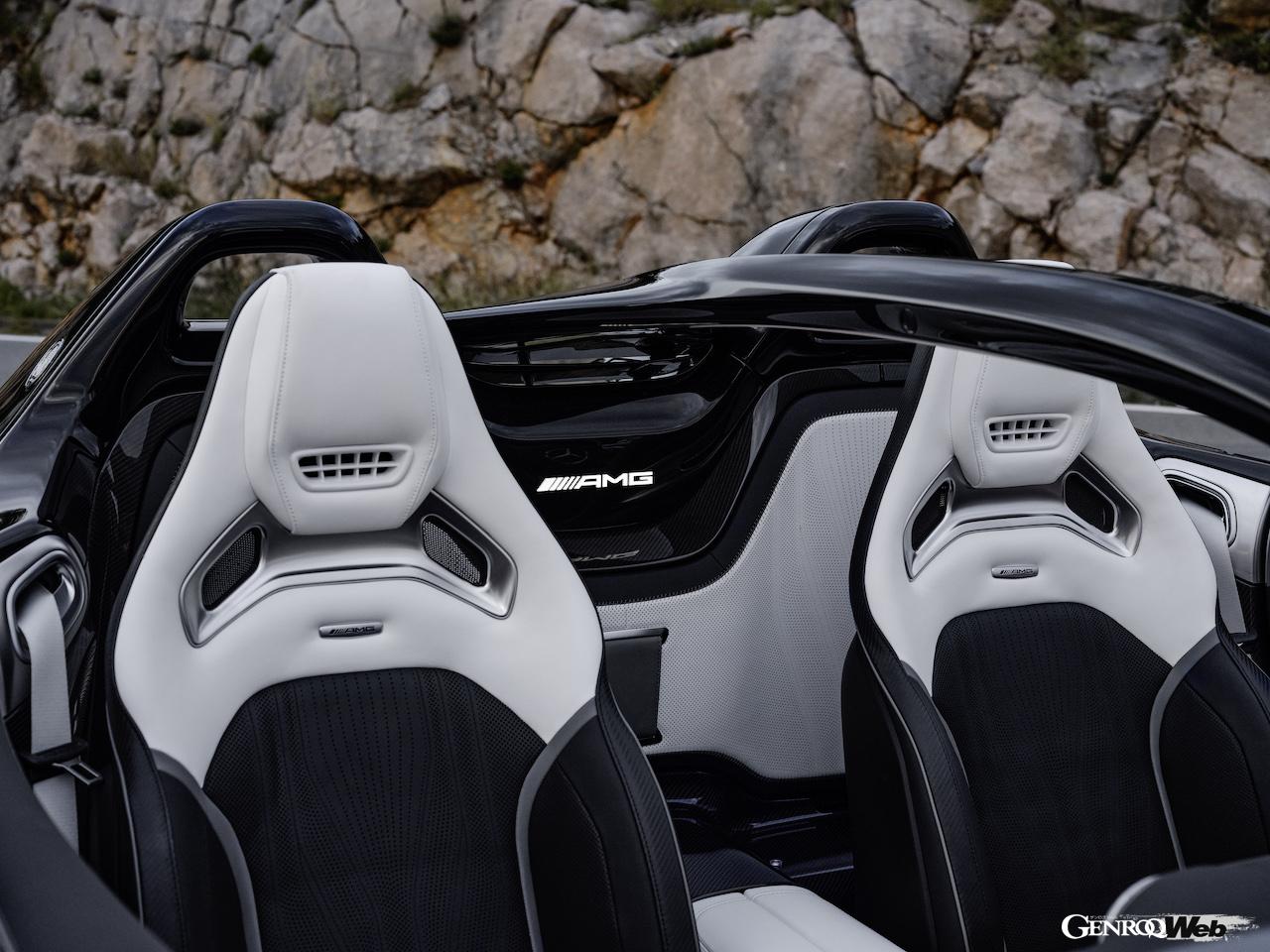 フルオープンバルケッタ「メルセデス AMG ピュアスピード」のコクピット。