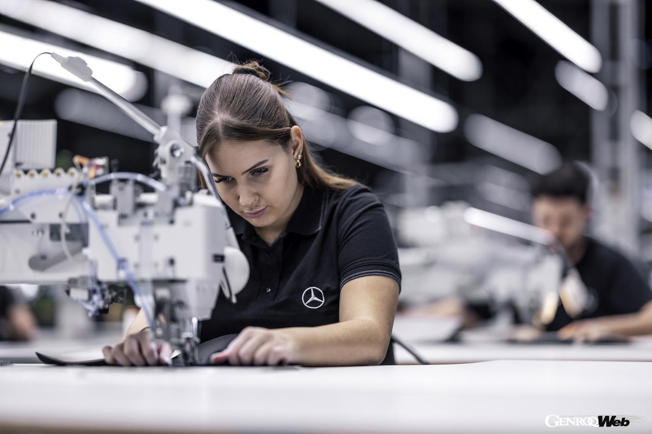 ドイツ・ジンデルフィンゲン工場における、マヌファクトゥアーのテキスタイル縫製工程。