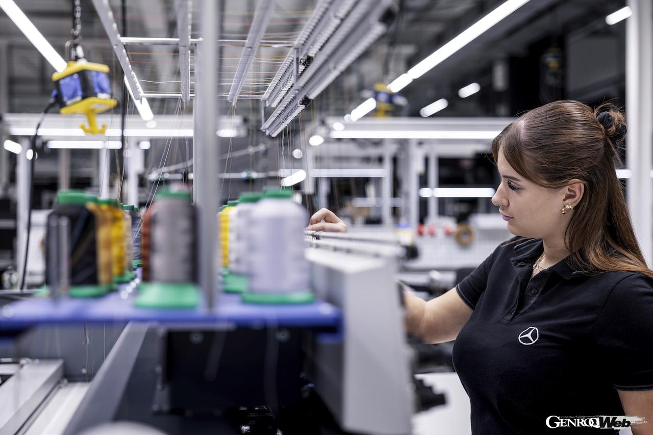 ドイツ・ジンデルフィンゲン工場における、マヌファクトゥアーのテキスタイル縫製工程。