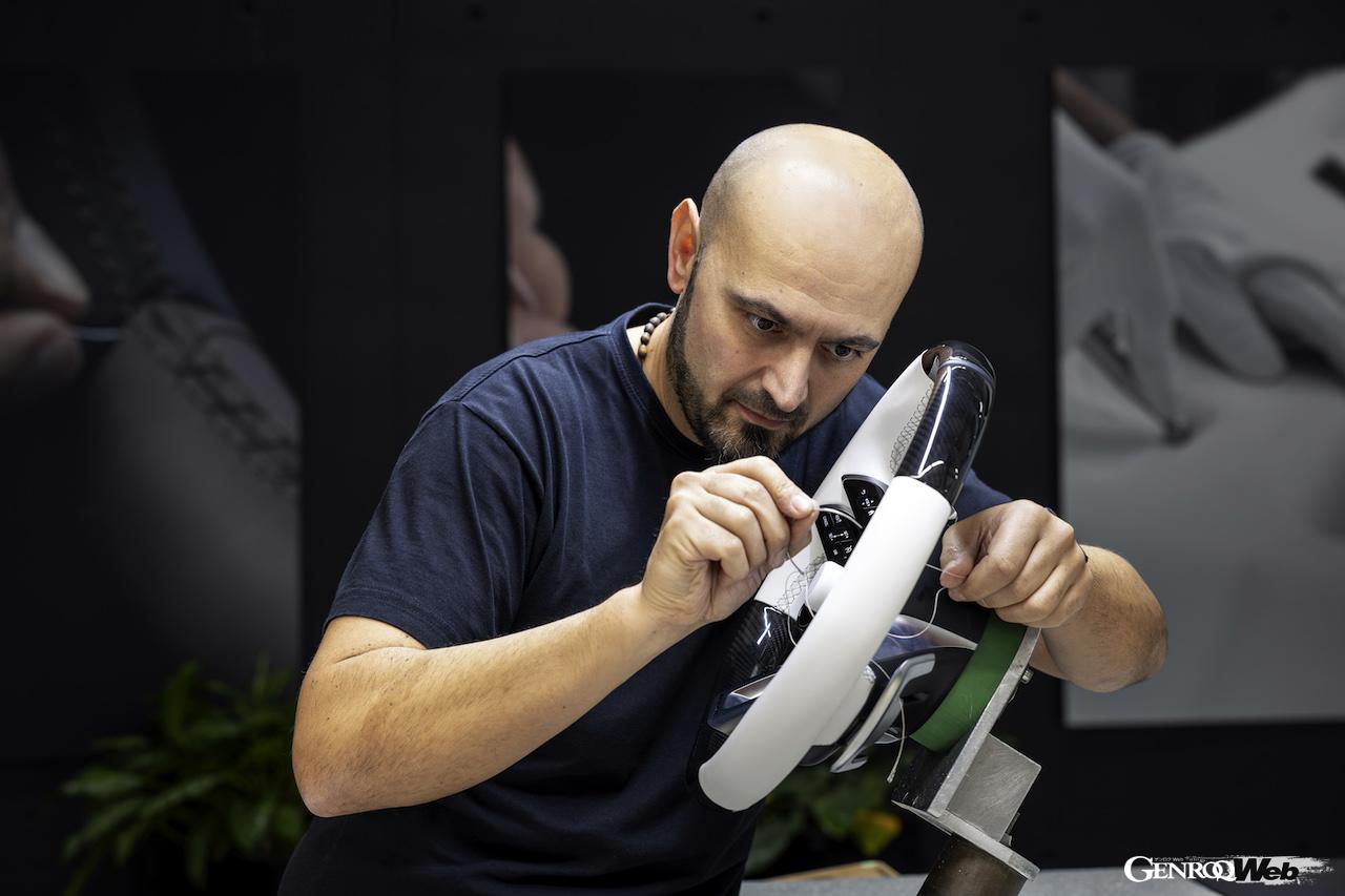 ドイツ・ジンデルフィンゲン工場における、マヌファクトゥアーのレザー製造工程。