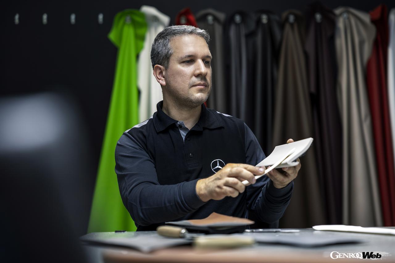 ドイツ・ジンデルフィンゲン工場における、マヌファクトゥアーのレザー製造工程。