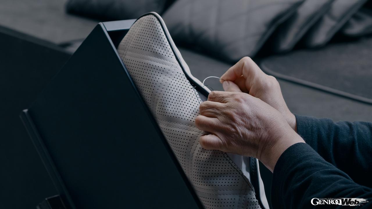 ドイツ・ジンデルフィンゲン工場における、マヌファクトゥアーのレザー製造工程。