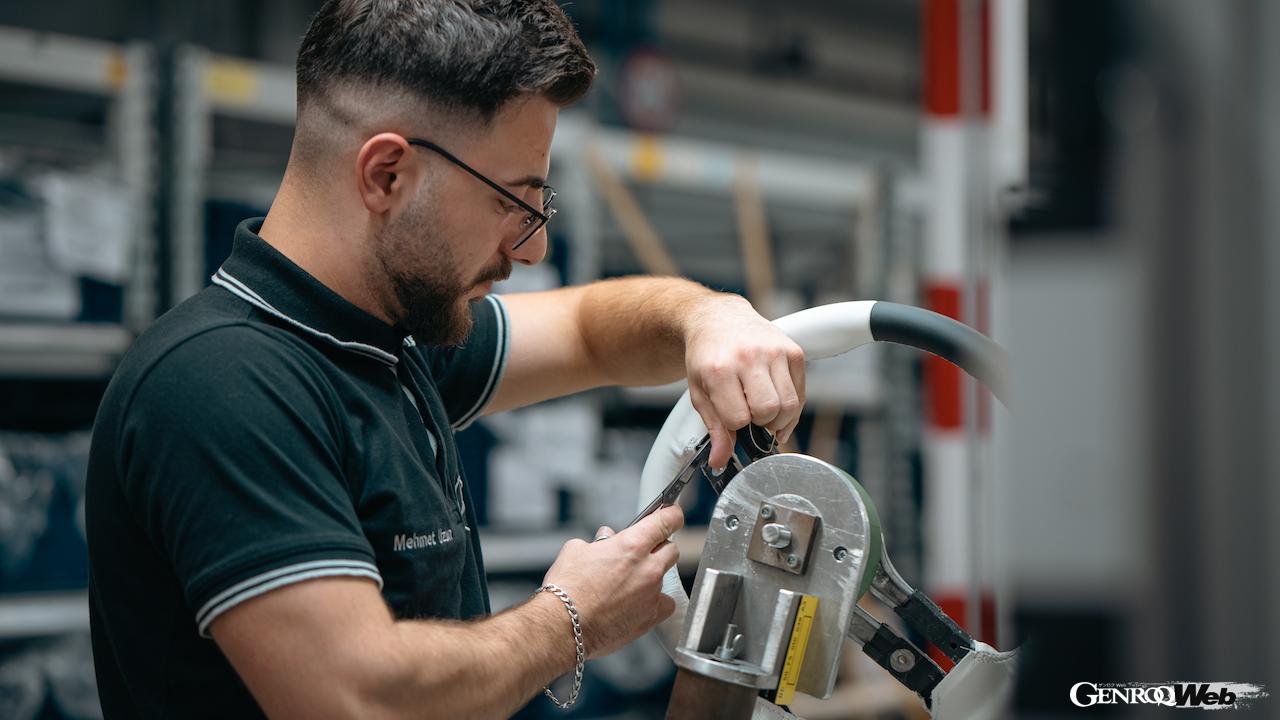 ドイツ・ジンデルフィンゲン工場における、マヌファクトゥアーのレザー製造工程。