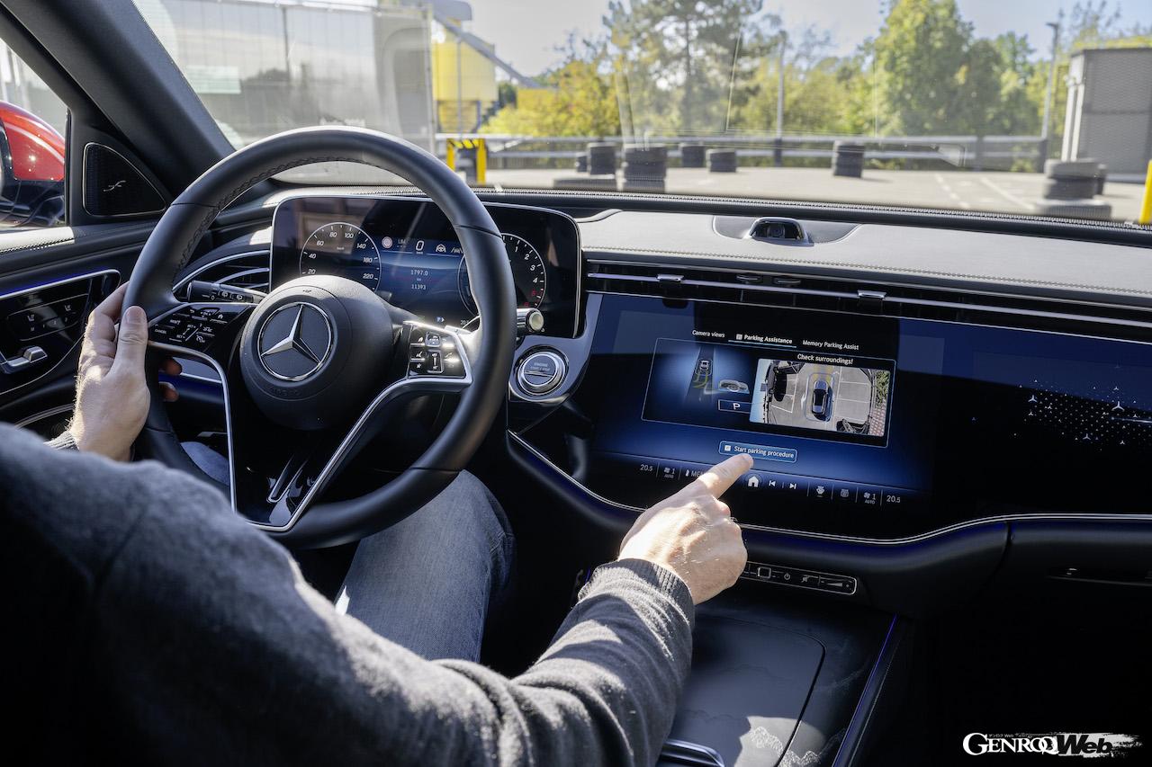 従来の2倍のスピードで自動駐車が可能になった「アクティブパーキングアシスト ウィズ PARKTRONIC」。