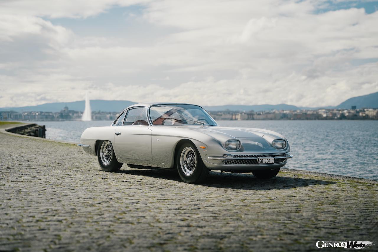 ランボルギーニ初の生産モデル「350GT」は、1964年のジュネーブ・モーターショーでのデビュー60周年を記念し、ジュネーブでフォトセッションを行った。