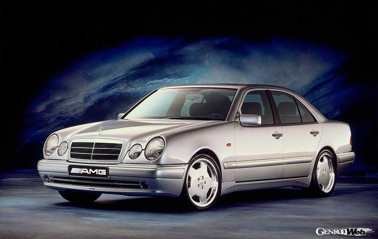 2025年からドイツにおいて「Hナンバー」対象車両となる、メルセデス・ベンツの「W210型Eクラス」。