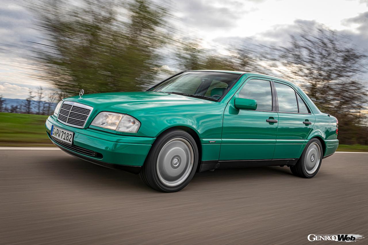 2025年からドイツにおいて「Hナンバー」対象車両となる、メルセデス・ベンツの「W202型Cクラス」。