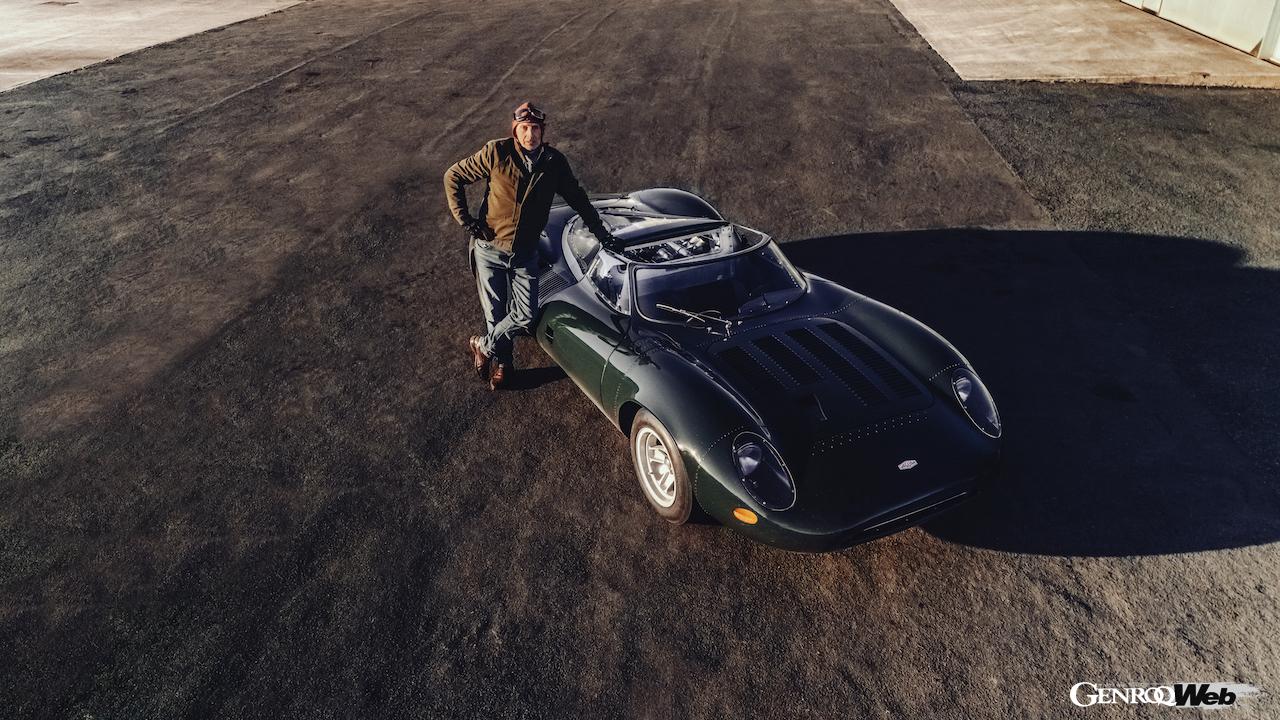 今回、「ジャガー XJ13」のテストを担当した、フィナンシャル・タイムズ紙のモータージャーナリスト、サイモン・デ・バートン。