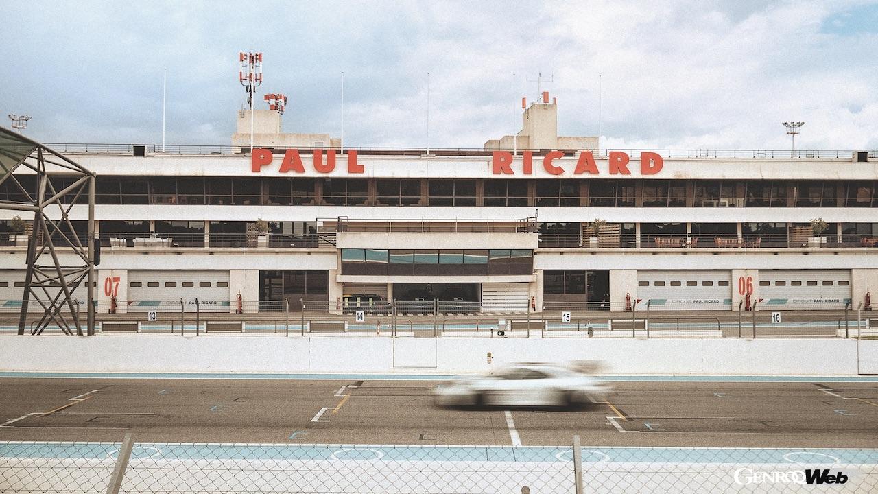 ポルシェが展開するドライビングスクール「ポルシェ・トラック・エクスペリエンス」。50周年を迎え、フランスのポール・リカールを舞台に、多くの参加者を集めて開催された。