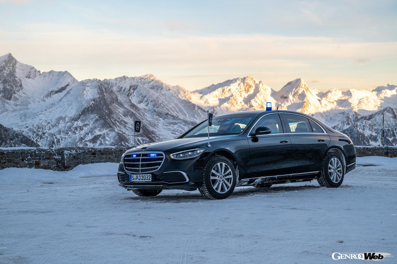 試乗会に用意された、要人用防弾仕様「S680 GUARD 4MATIC」。