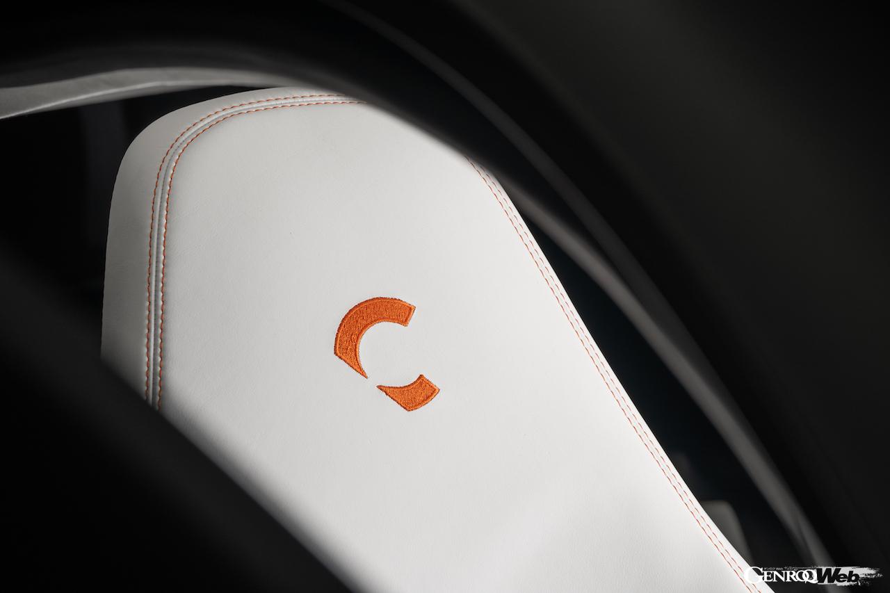 フル電動2+2オフローダー「カラム スカイ」のインテリア。