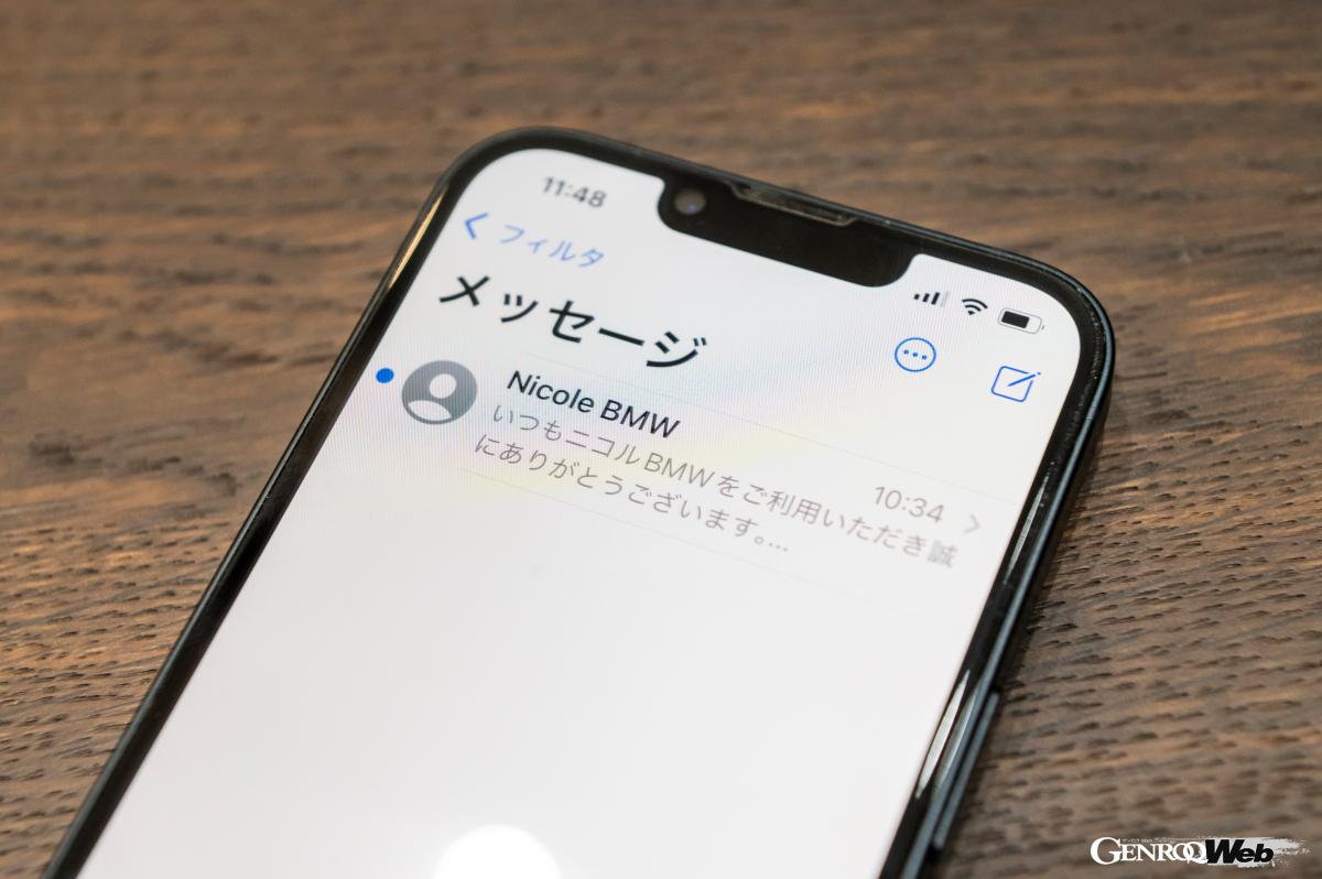 BMWのアプリ『My BMWアプリ』を開き、「サービス入庫の予約」を押すと新車1ヶ月無料点検から、法定1年点検、オイル交換など、様々なメニューが出てくるので希望のメンテナンスをセレクト。その後入庫可能な日時を選んだところで、自分のクルマのナンバープレートなどの情報を入力して送信すれば、予約完了。その際に要望を書き込むことができるので、細かなフィーリングや気になることなどを伝えることも可能である。