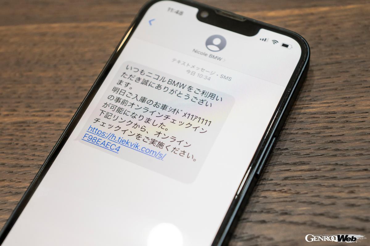 BMWのアプリ『My BMWアプリ』を開き、「サービス入庫の予約」を押すと新車1ヶ月無料点検から、法定1年点検、オイル交換など、様々なメニューが出てくるので希望のメンテナンスをセレクト。その後入庫可能な日時を選んだところで、自分のクルマのナンバープレートなどの情報を入力して送信すれば、予約完了。その際に要望を書き込むことができるので、細かなフィーリングや気になることなどを伝えることも可能である。