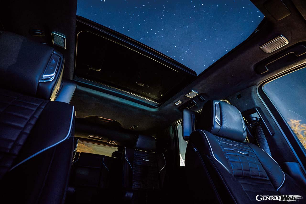 「ウルトラビューパノラミック電動サンルーフ」は全モデルに標準装備。寒い冬には1～2列目に備わるシートヒーターで身体を温めつつ、天体観測をすることもできそう。