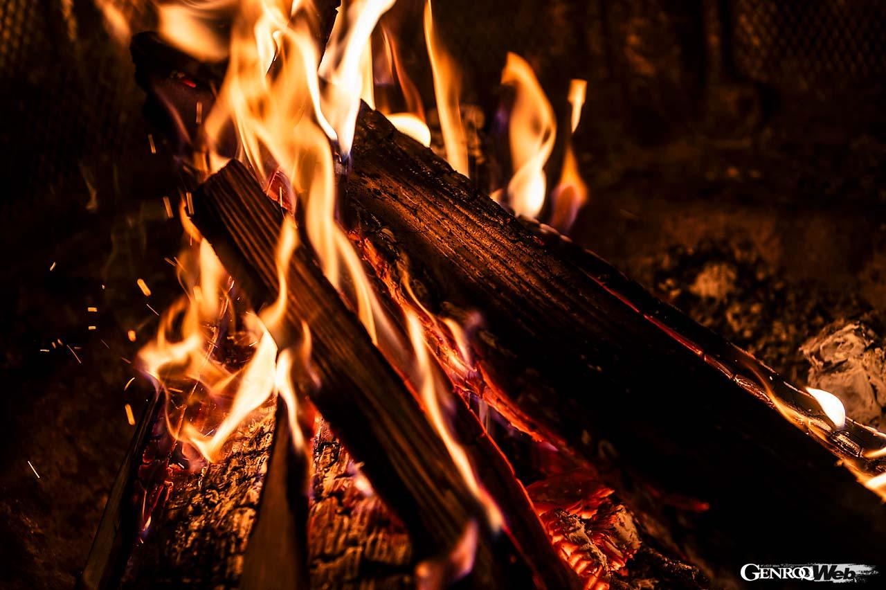 ラグジュアリーSUVが人気を博し、街で目にする機会が増えた昨今。だが数が増えるにつれて人とは違うクルマに乗ってみたくなるのもまた事実だろう。そこで注目したいのがキャデラックのフルサイズSUV、エスカレードだ。今回は1泊2日のグランピングへ連れ出し、その魅力を再検証してみた。