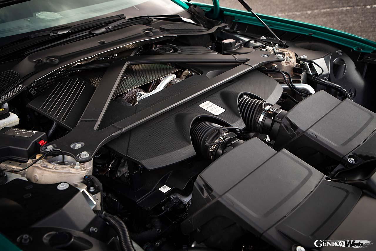 4.0リッターのV8ツインターボエンジンはメルセデスAMG製をベースにアストンマーティンが大幅に手を加えた結果、ピークパワーは665PS、最大トルクは800Nmに達する。