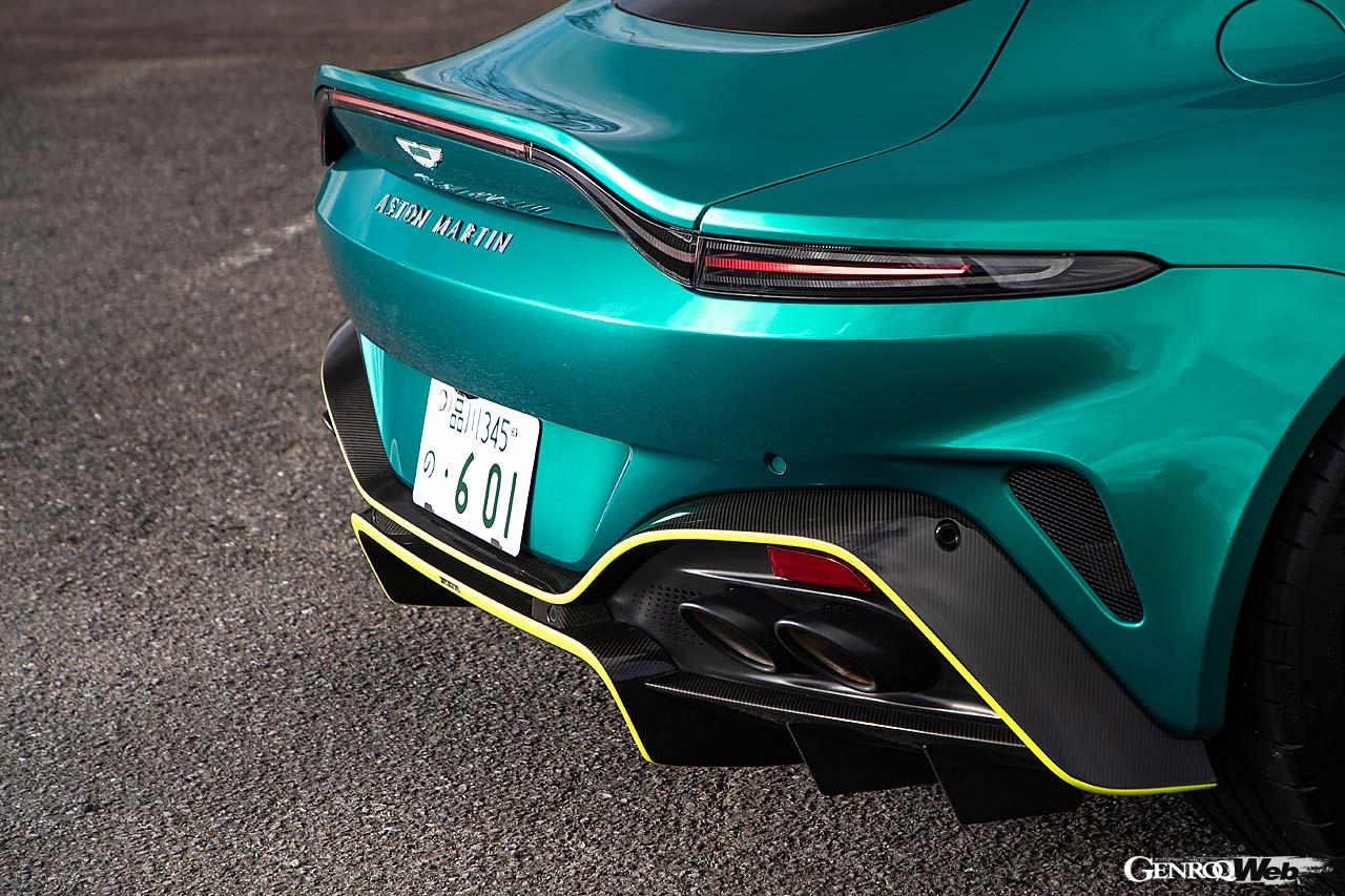 超大型のディフューザーが強力なダウンフォースを発生。リヤリッドのダックテール形状も相当にアグレッシブだ。