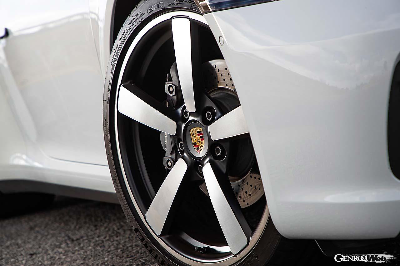 往年のフックスホイールをイメージしたエクスクルーシブ・デザインホイールはオプション。