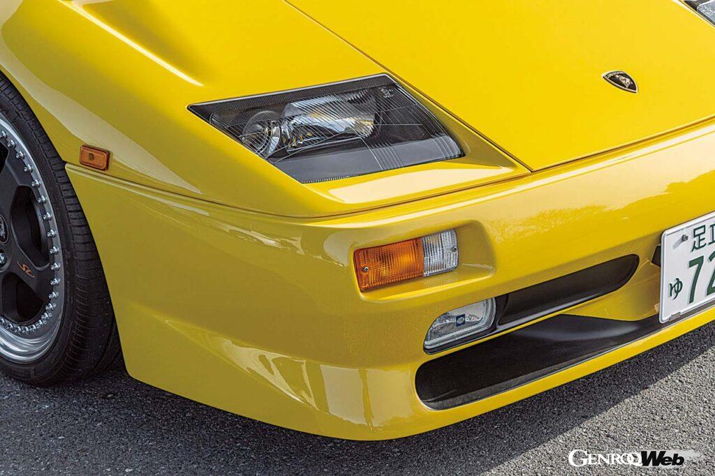 リトラクタブル式ヘッドライトだったが、99年モデルからフェアレディZ(Z32)用のヘッドライトを使った固定式となった。フロントバンパーのデザインも当初から変更されている。