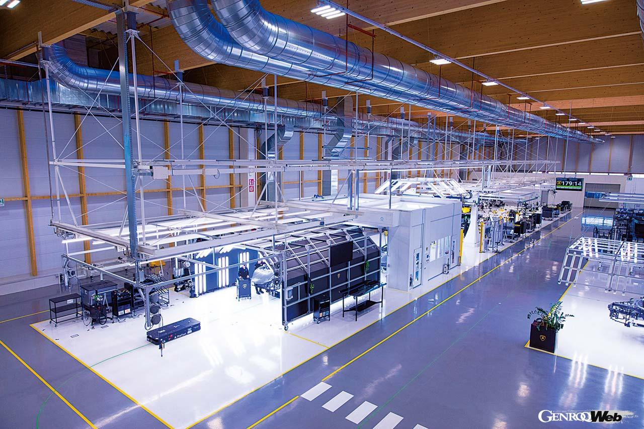 工場はスペースが広くとってあり、快適。ベルトコンベアーのような設備がないので、非常にスッキリしている。