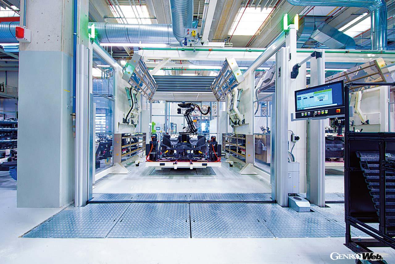 ロボットの作業の方が優れている部分は自動化されている。正確な作業が高い品質を生み出す。