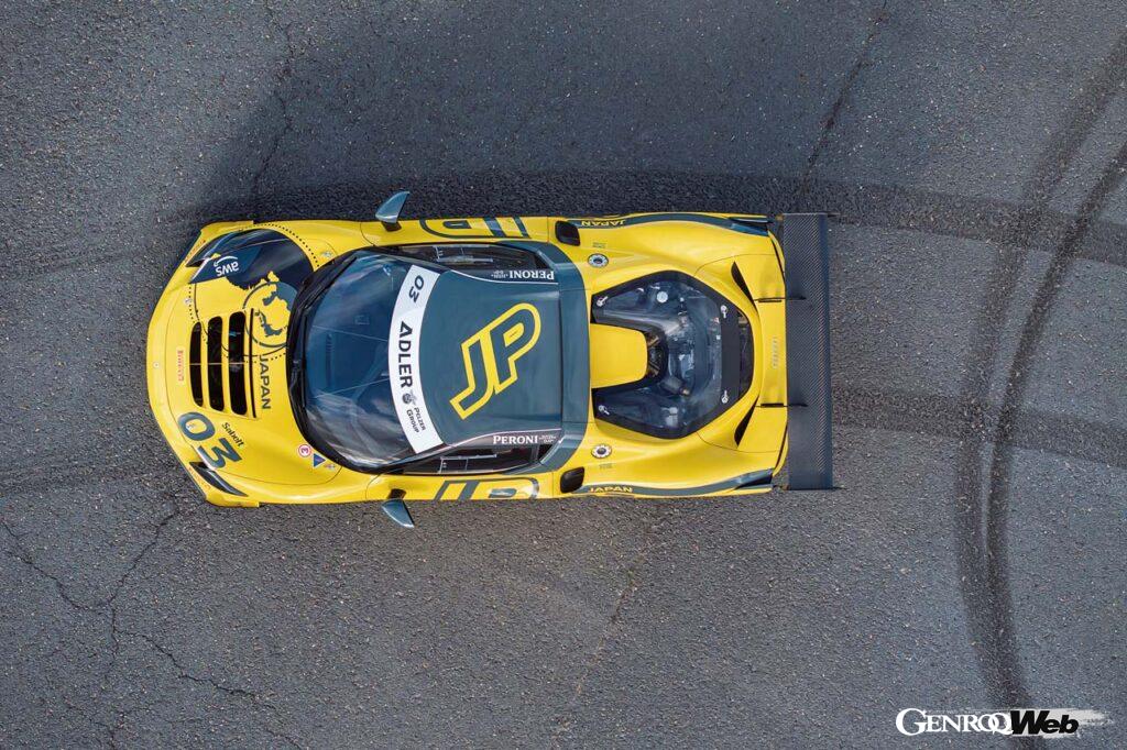 2024年シーズンのフェラーリ・チャレンジでデビューを飾ったレーシングカー、296チャレンジ。まず欧州・北米のコンチネンタルシリーズに投入された9代目ワンメイクレースカーは、2025年からいよいよ本邦含む英国、豪州など各国シリーズでも導入される予定だ。そのシーズンに我々メディアにもそのポテンシャルを試す機会が与えられた。