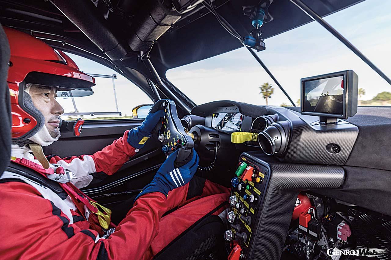 先代同様エアコンも装備される。もっとも、実際に参加する上位陣によれば、レース中はエアコンを使用しないストイックな心が求められるそうだ。