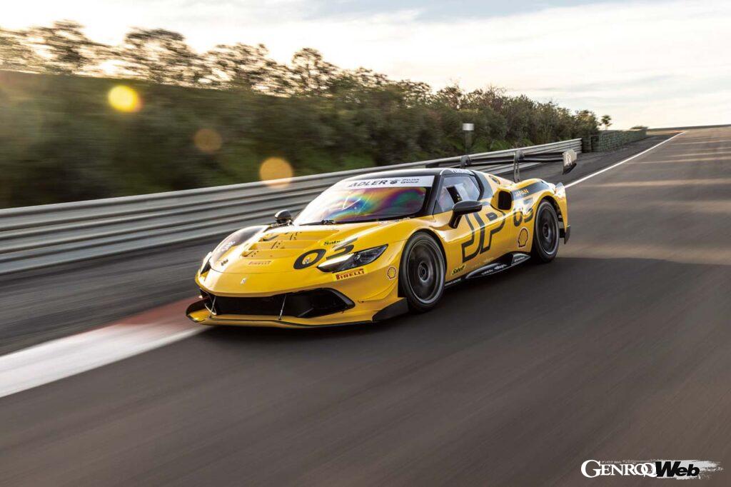 2024年シーズンのフェラーリ・チャレンジでデビューを飾ったレーシングカー、296チャレンジ。まず欧州・北米のコンチネンタルシリーズに投入された9代目ワンメイクレースカーは、2025年からいよいよ本邦含む英国、豪州など各国シリーズでも導入される予定だ。そのシーズンに我々メディアにもそのポテンシャルを試す機会が与えられた。
